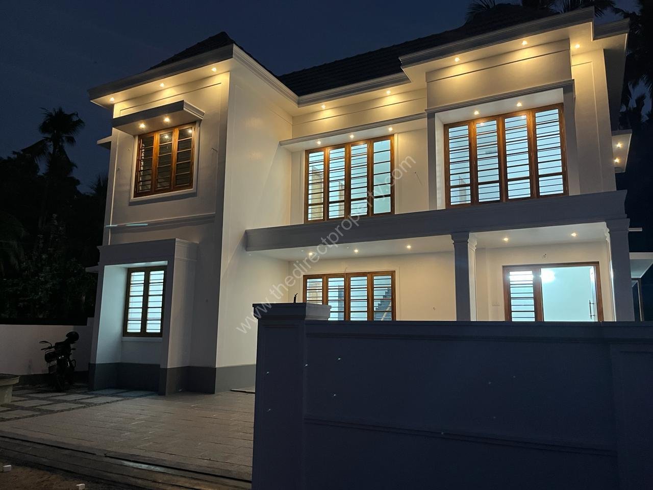 1 4BHK House for sale in Avenue Road