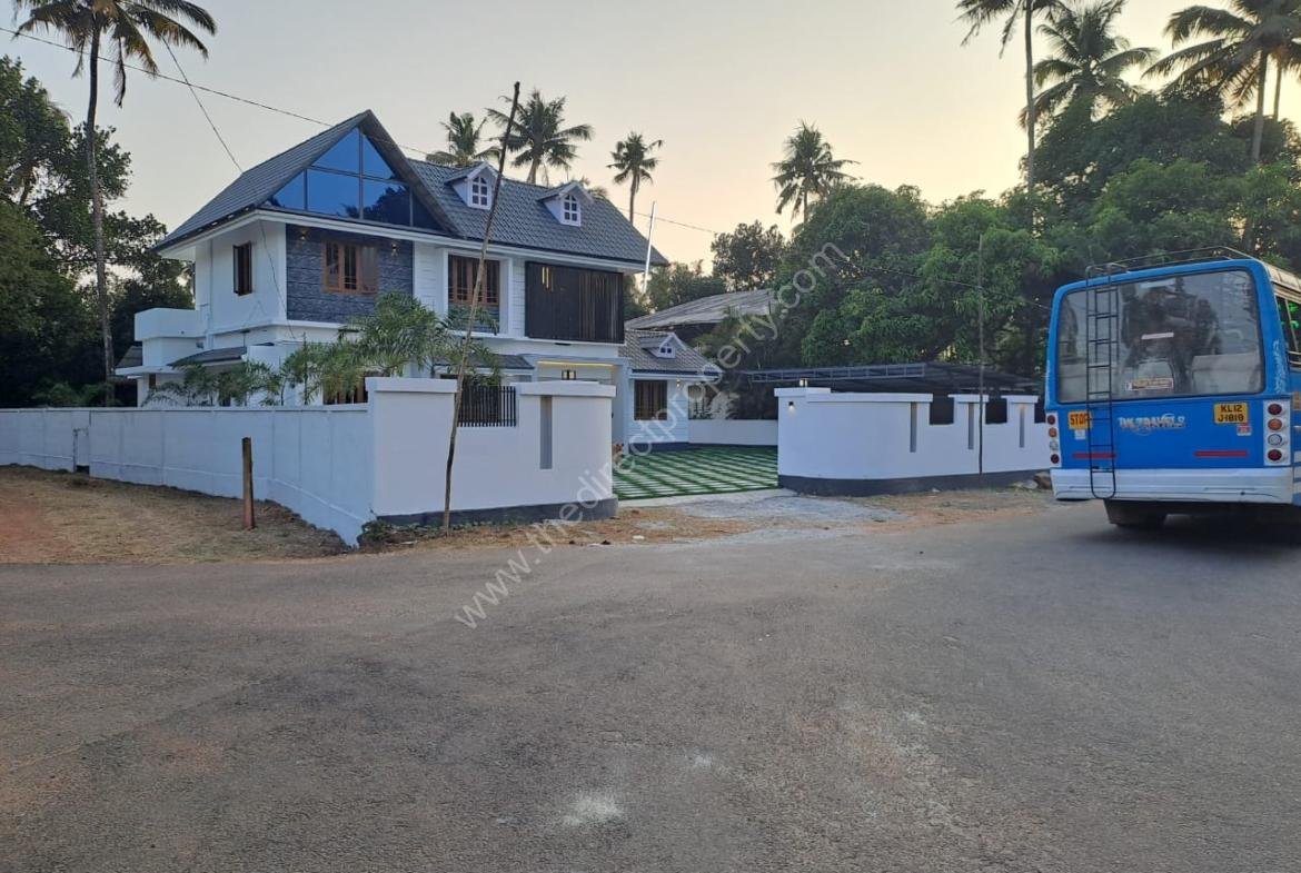 House for Sale in Chalakudy Thrissur