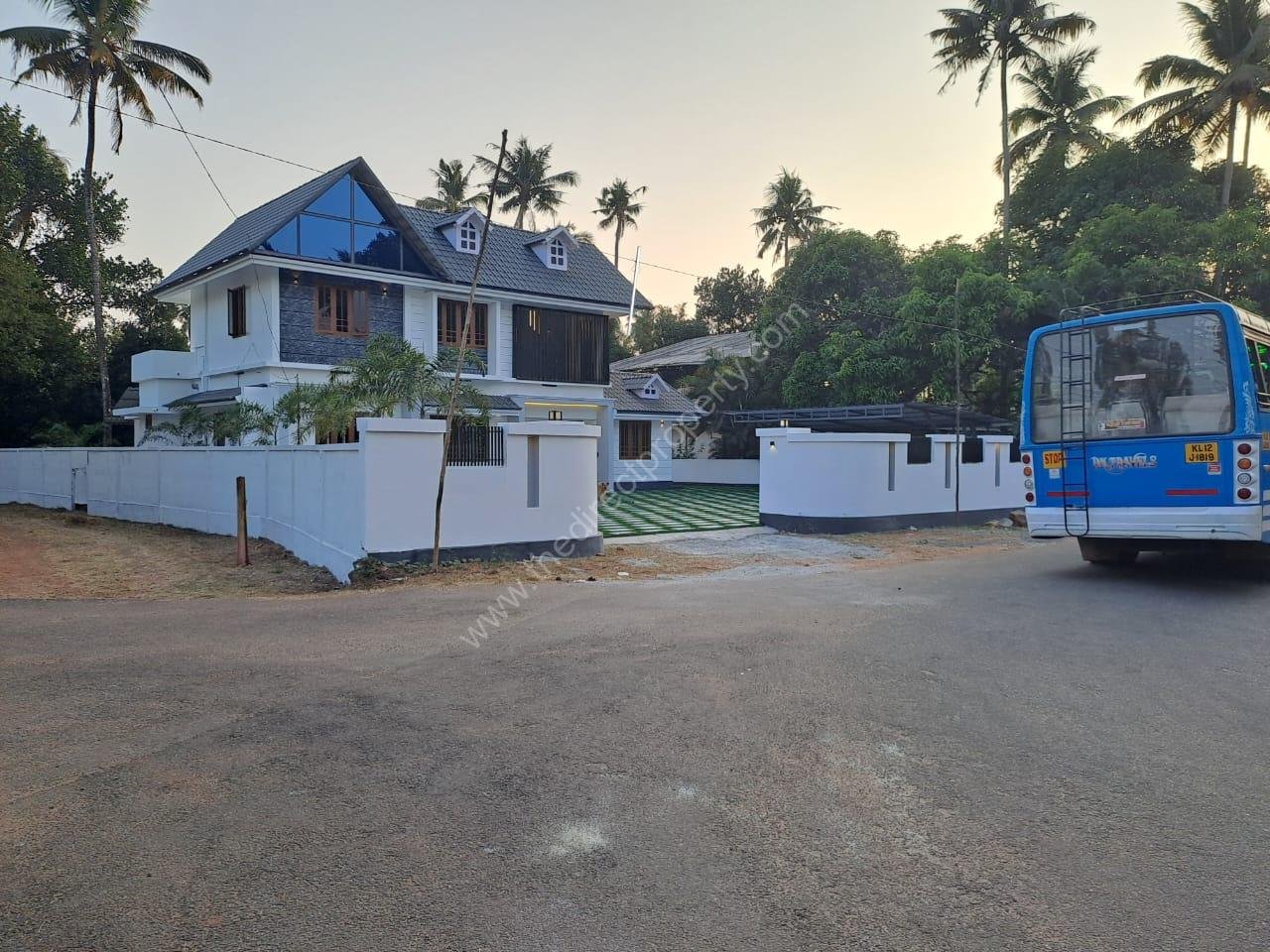 house9 House for Sale in Chalakudy Thrissur