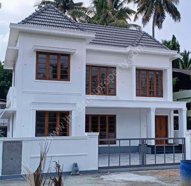 new House for sale in Mission Quarters Kuriachira Thrissur