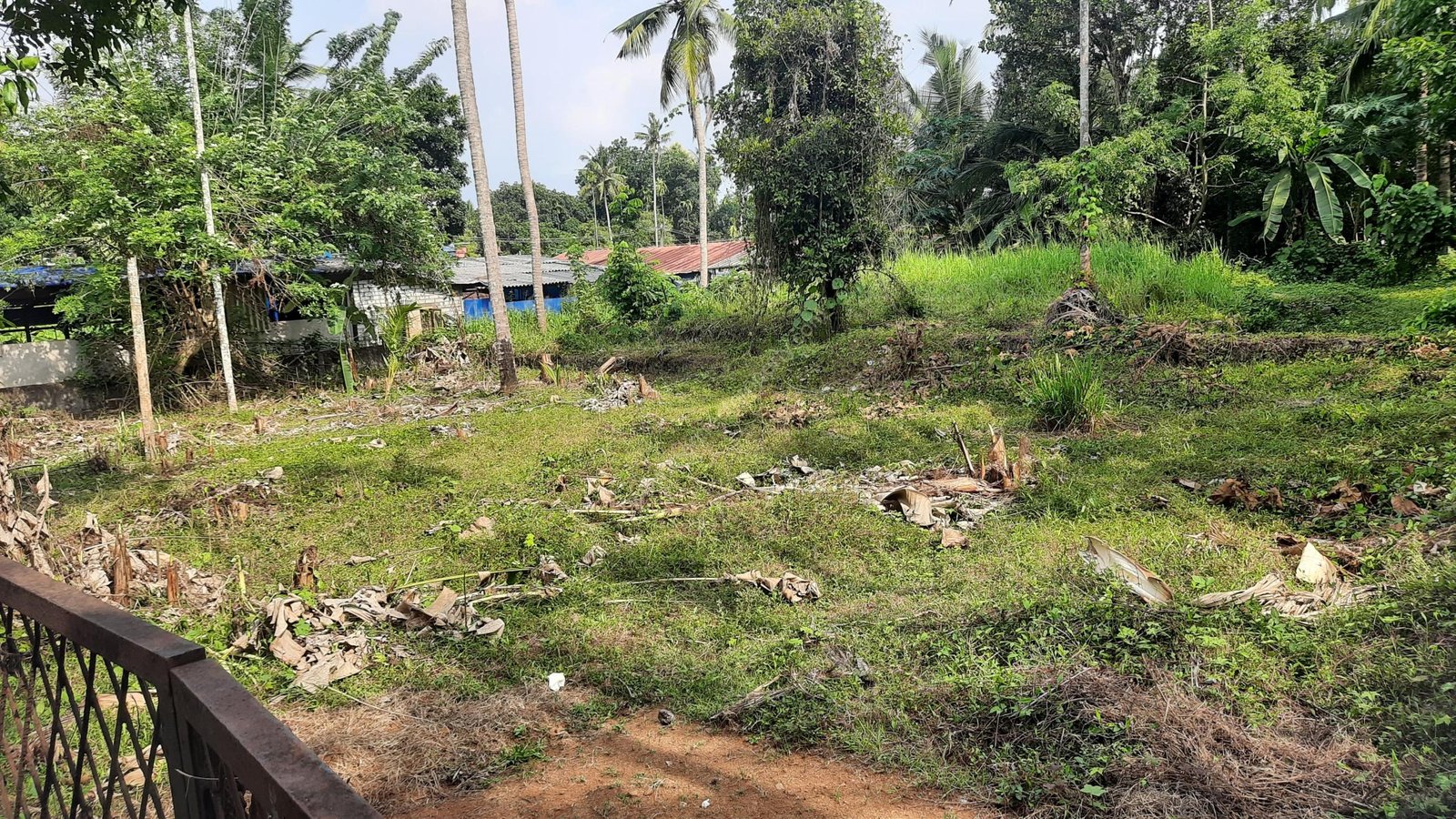 Chowka land1 Urgent House Plot for Sale in Chalakudy Chowka