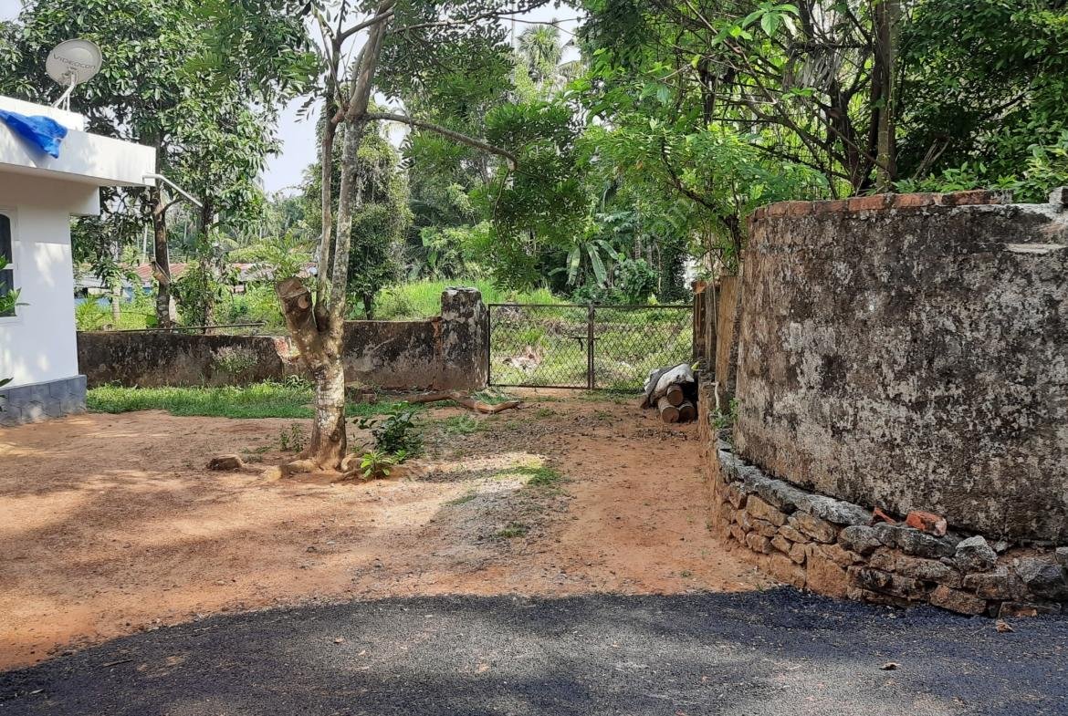 Urgent House Plot for Sale in Chalakudy Chowka