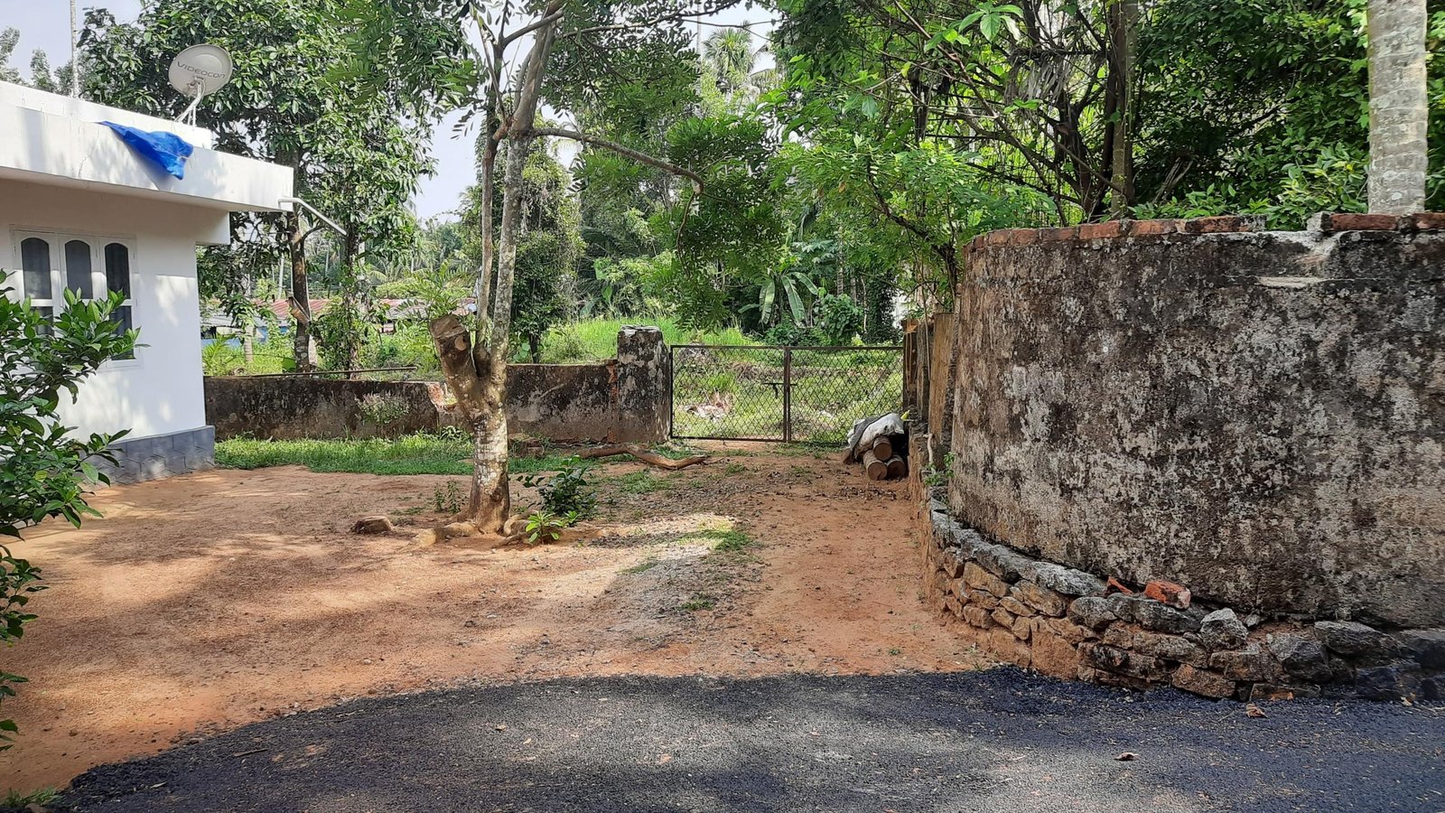 Chowka land3 Urgent House Plot for Sale in Chalakudy Chowka