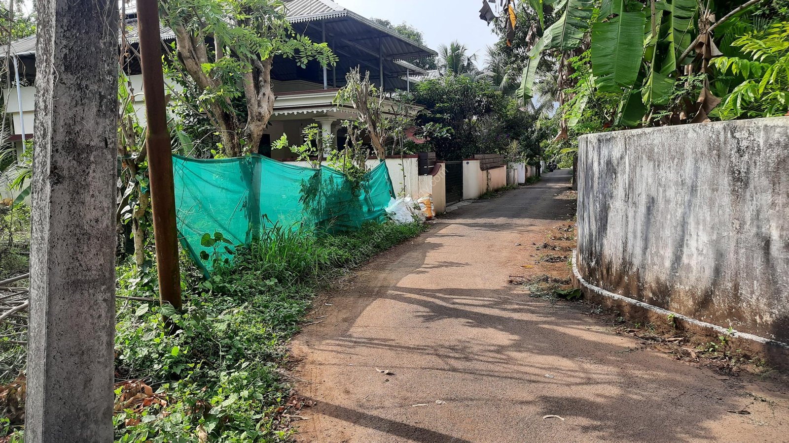 Elinjipra Land3 House plot for Sale in Chalakudy