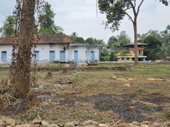 Commercial/ residential property for sale at Maramon