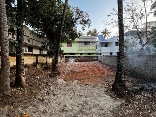 Plot for sale in manacaud