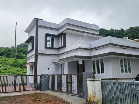 House for sale in Thiroor