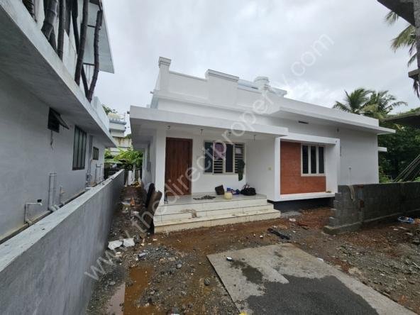 Low budget House for sale in Kuttoor