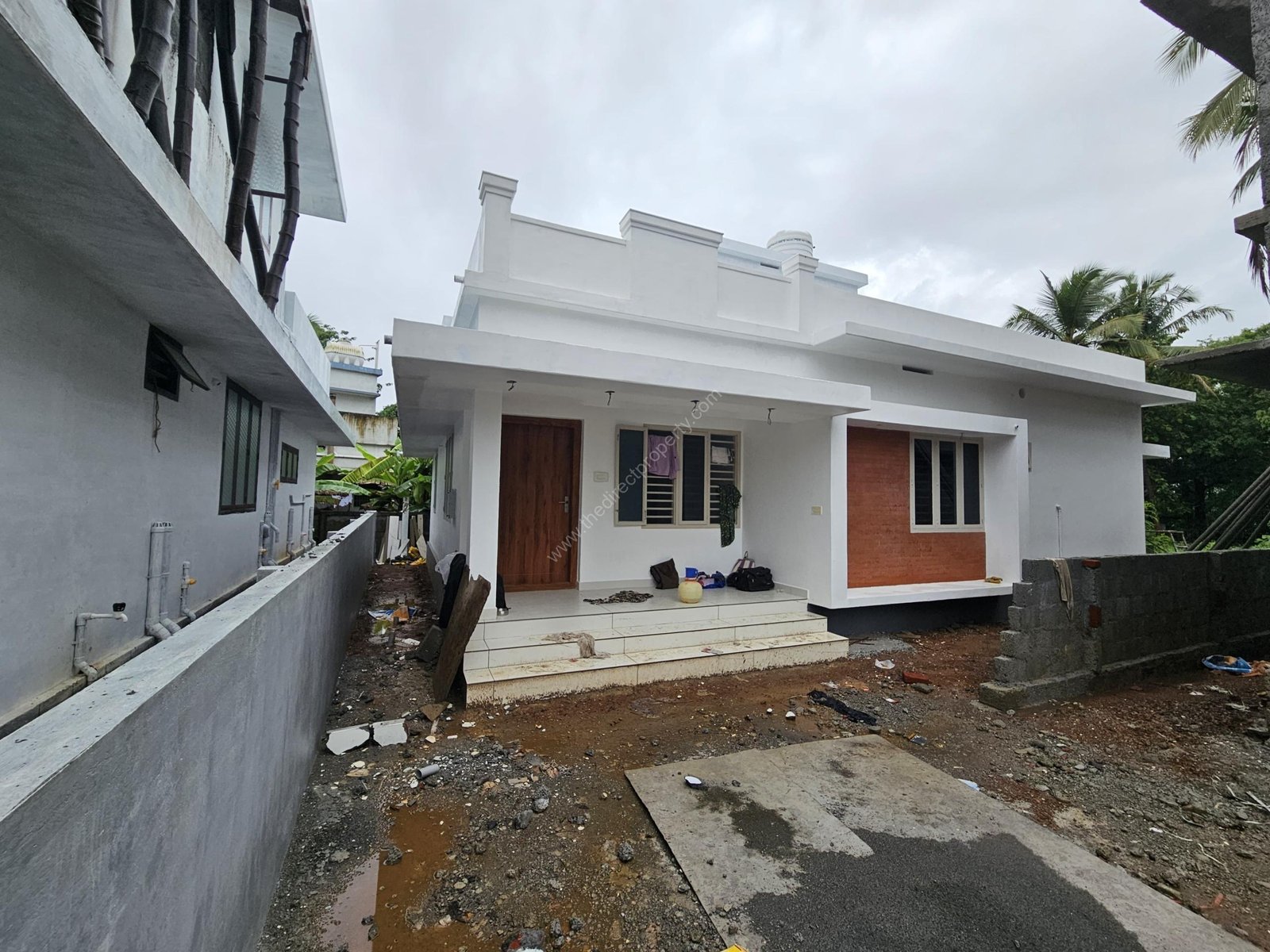 Low budget House for sale in Kuttoor