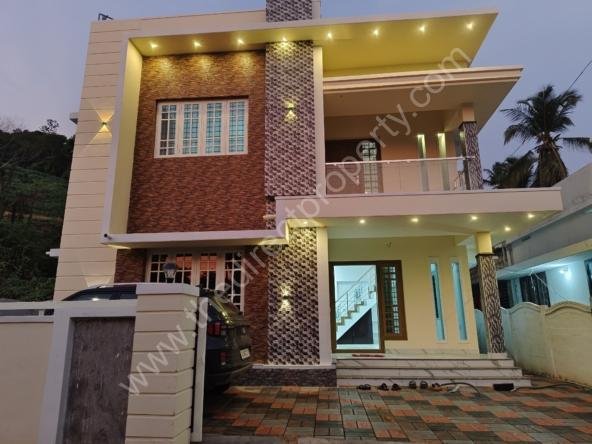 House for sale in Thiroor Thrissur