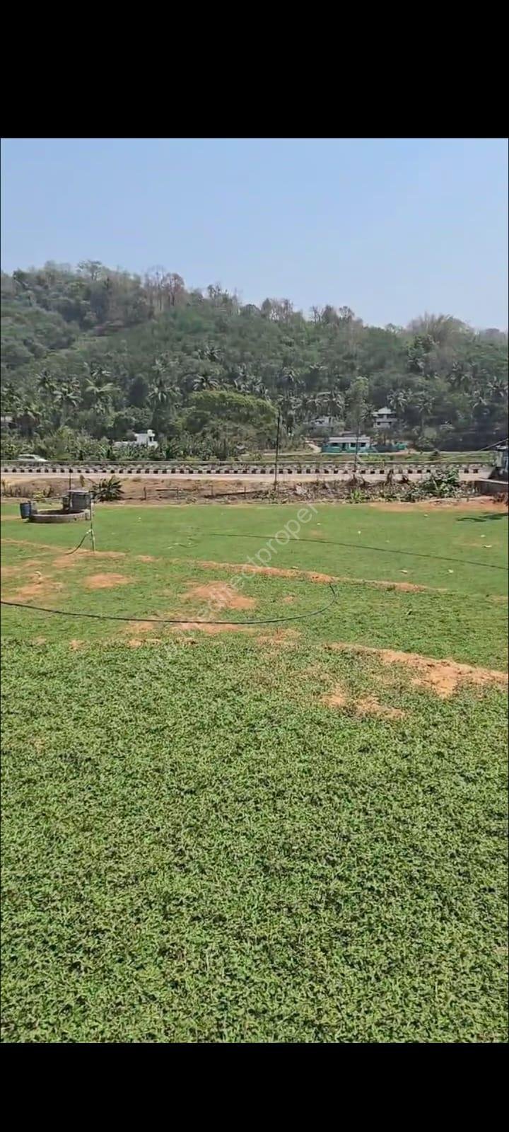 Commerical land for sale in Kuthiran
