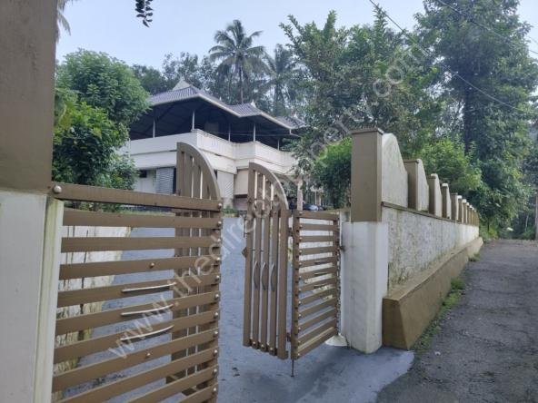 Land/House for sale in Athirappilly