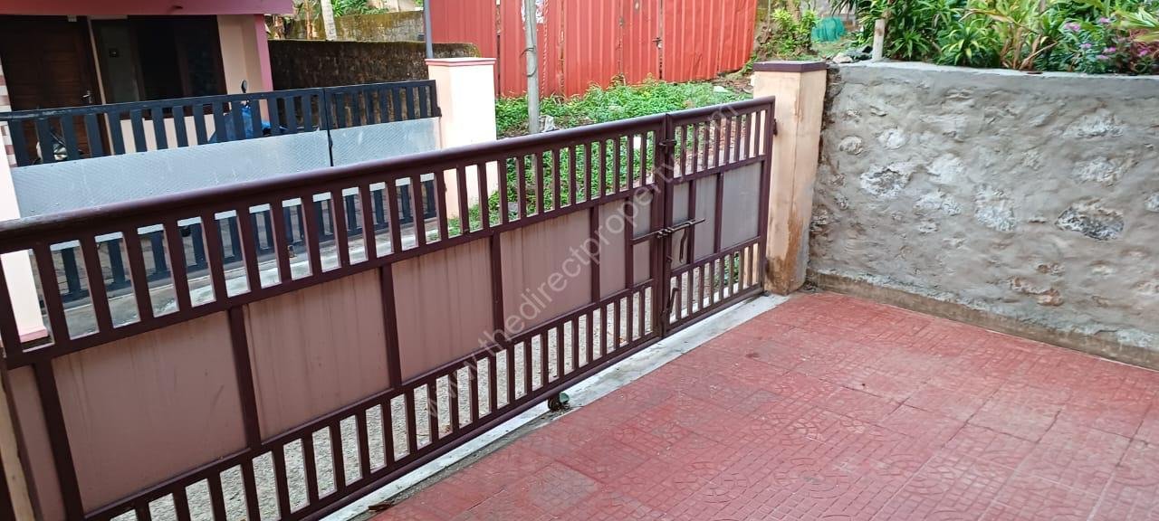 Parking Area House for sale in Thiruvalla