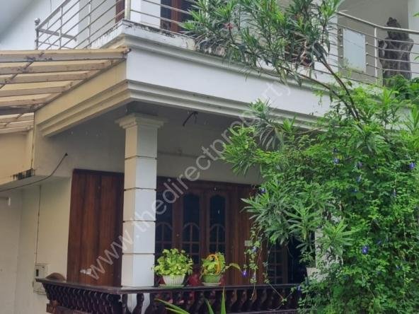 Urgent Sale House at Ollur Thrissur
