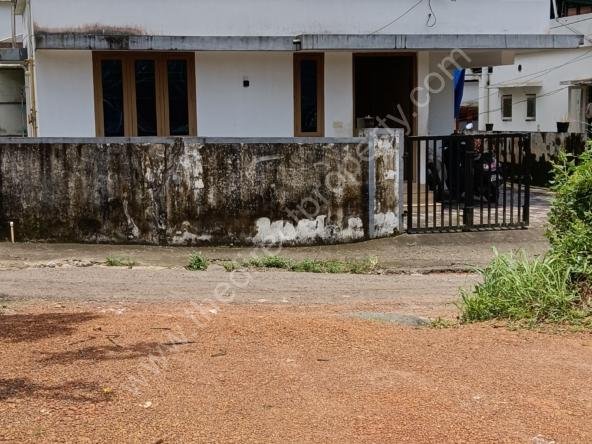 House for sale in Ernakulam Kalamassery