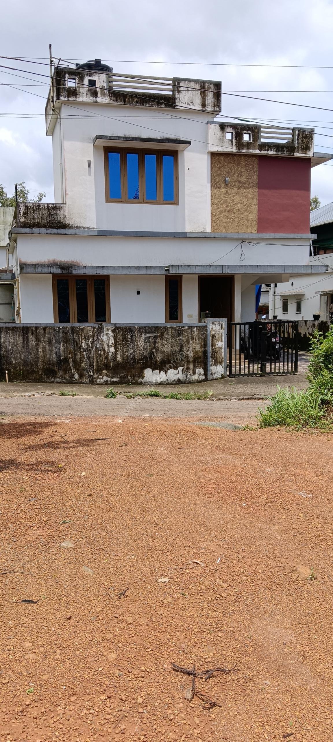 House for sale in Ernakulam Kalamassery