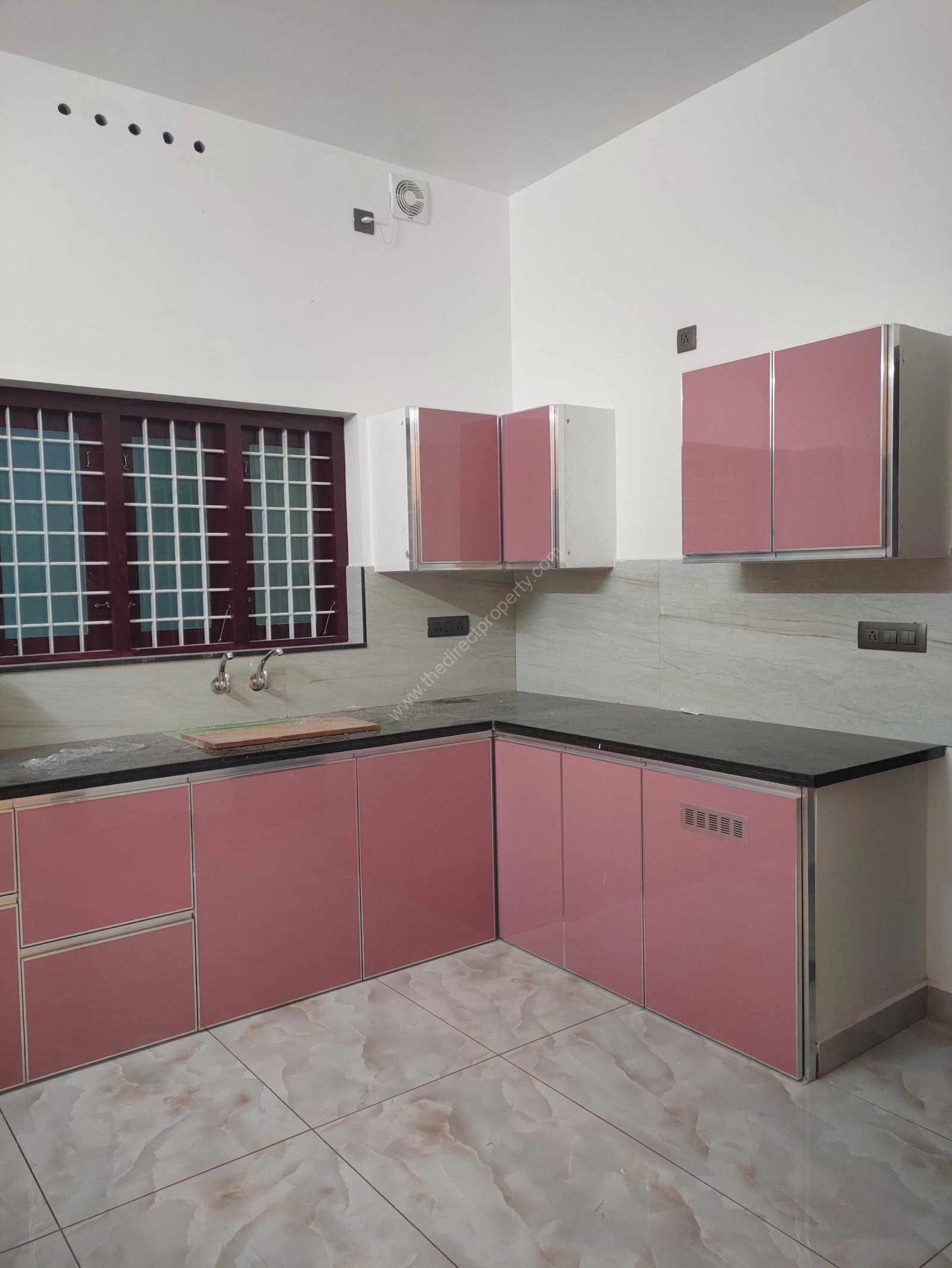 House for sale in Koratty