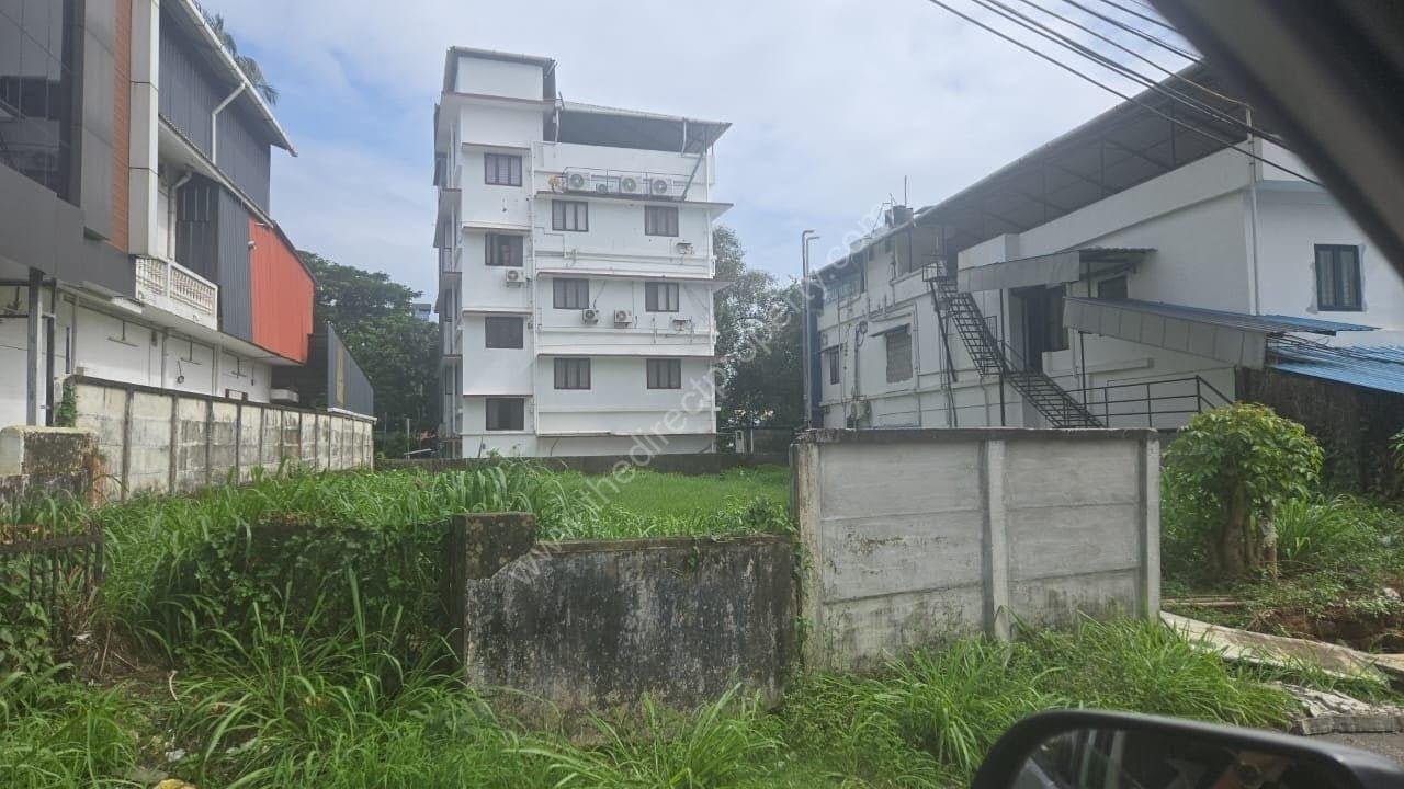 2 Commerical Land for sale in east fort