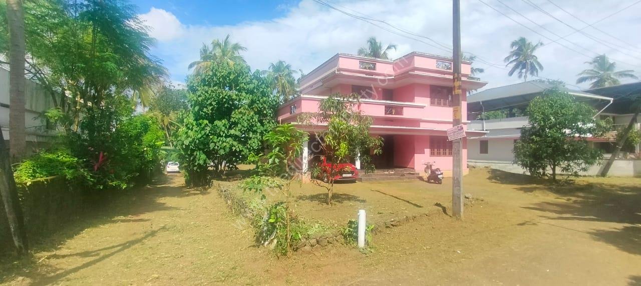 Land/House for sale in Kuttoor