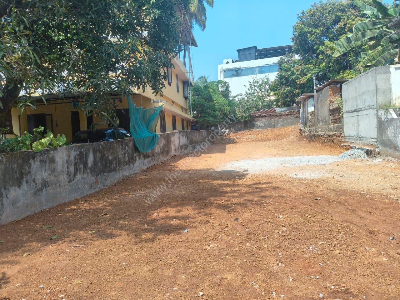 4 Commerical Land for sale in east fort Thrissur