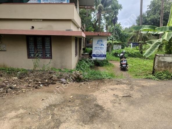 Land and house for sale in Thrissur