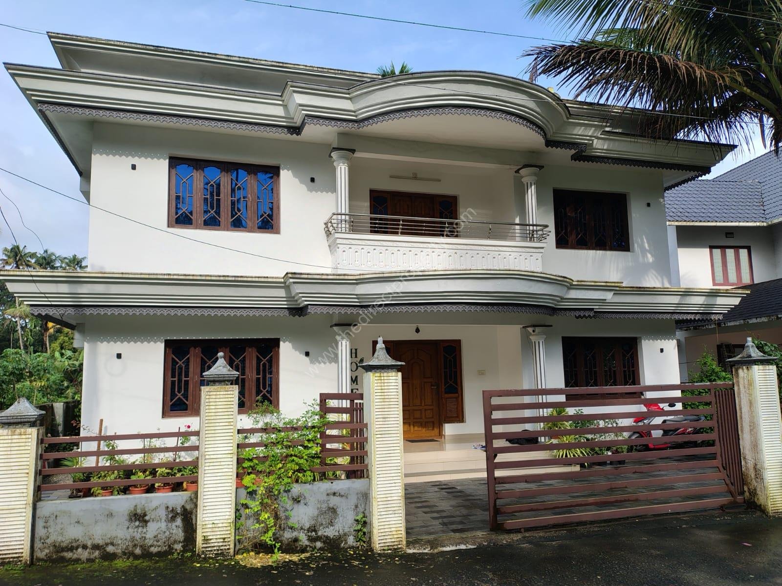 House for sale in Chalakudy Pariyaram