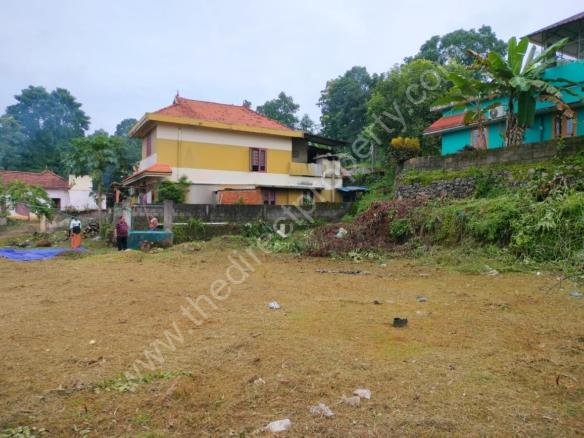 Land for sale in Piravanthoor