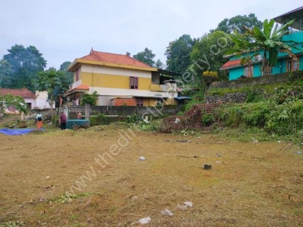 Land for sale in Piravanthoor
