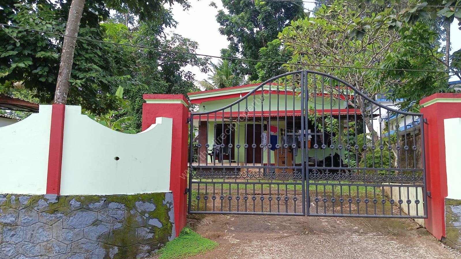 Land and residential building for sale in Chingavanam