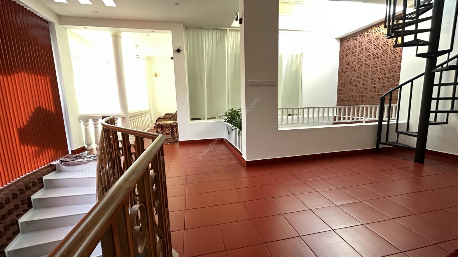 1DDAB9EF-A493-4EC9-8412-F1BE9FB9DA66