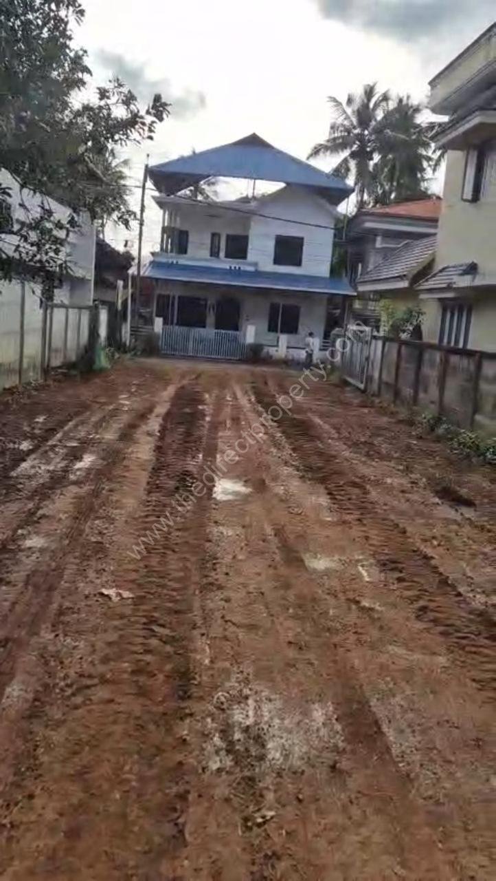 Land for sale in Marathakkara