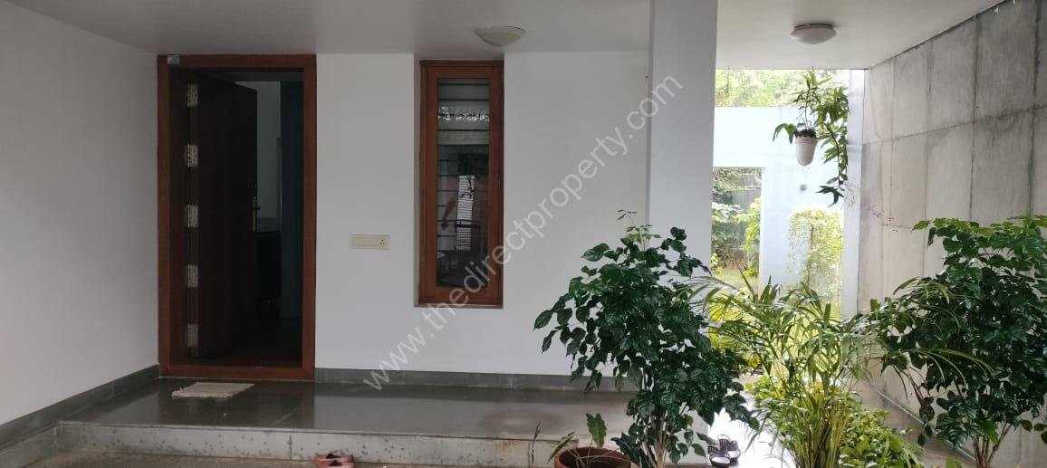 House for sale in Koorkenchery