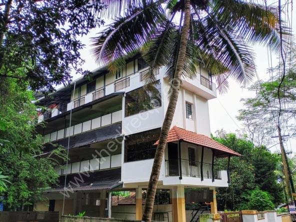 Building/Hostel for Sale in Cheroor Thrissur