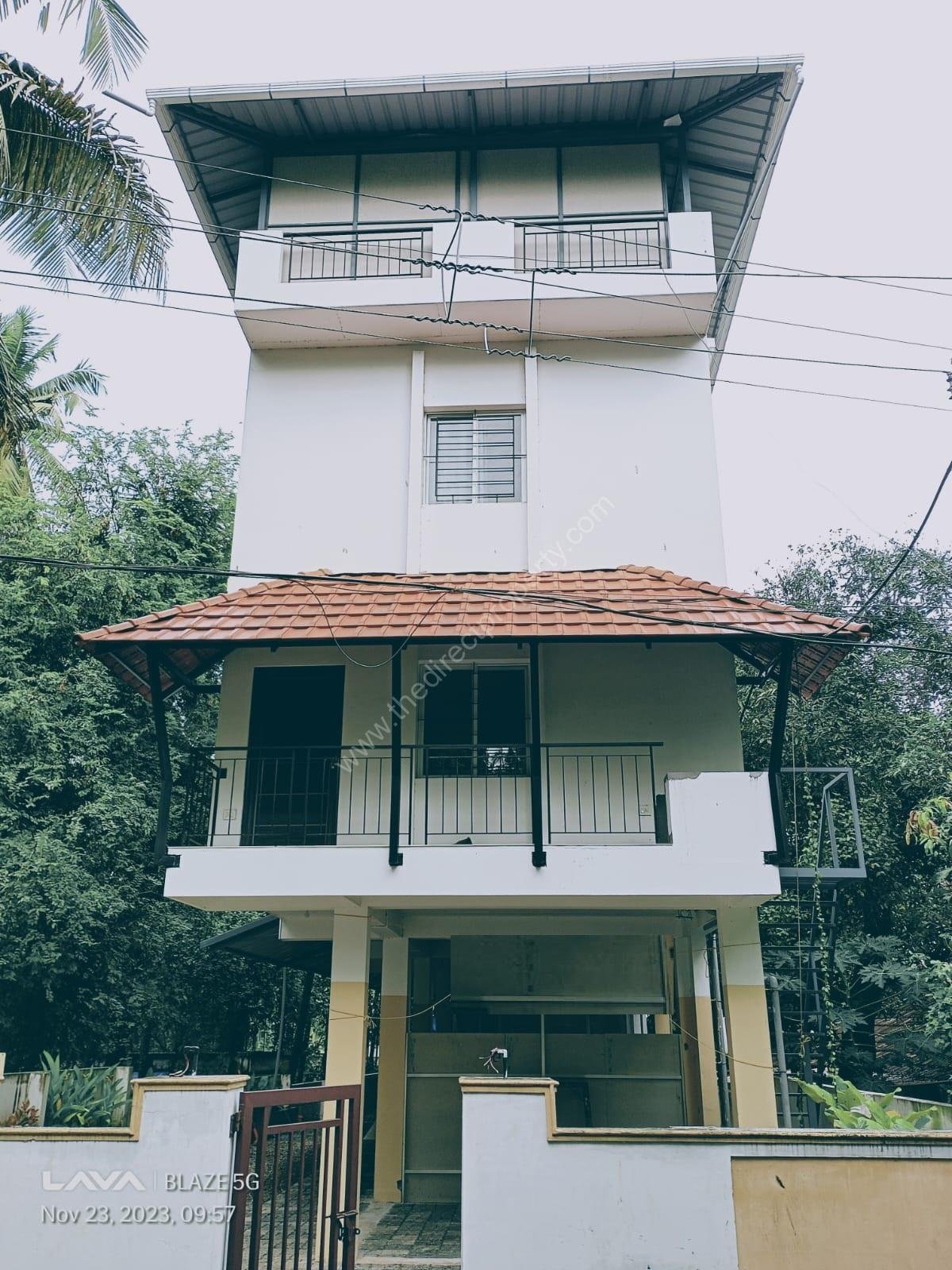 Building/Hostel for Sale in Cheroor Thrissur