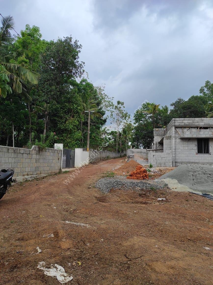 IMG-20250917-WA0004 Plot for sale in Attingal
