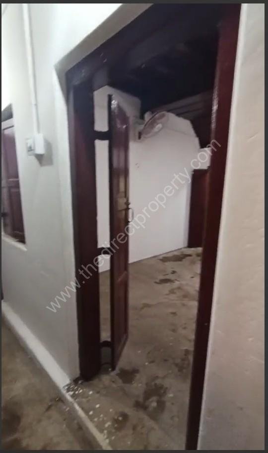 SMA-Room-1-Main-Ent Room/Office space available for rent