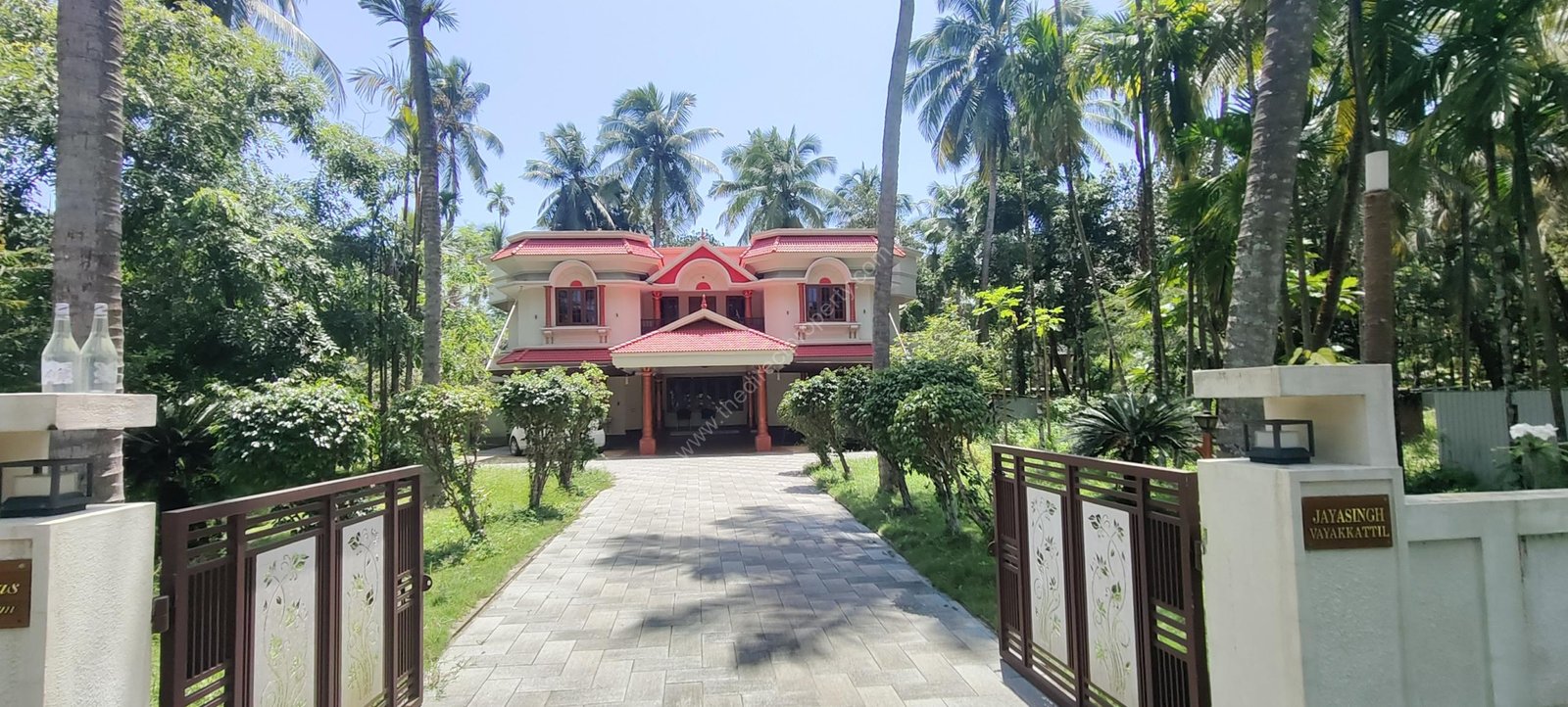 1000168871 Land for sale with house in prime area in Thrissur