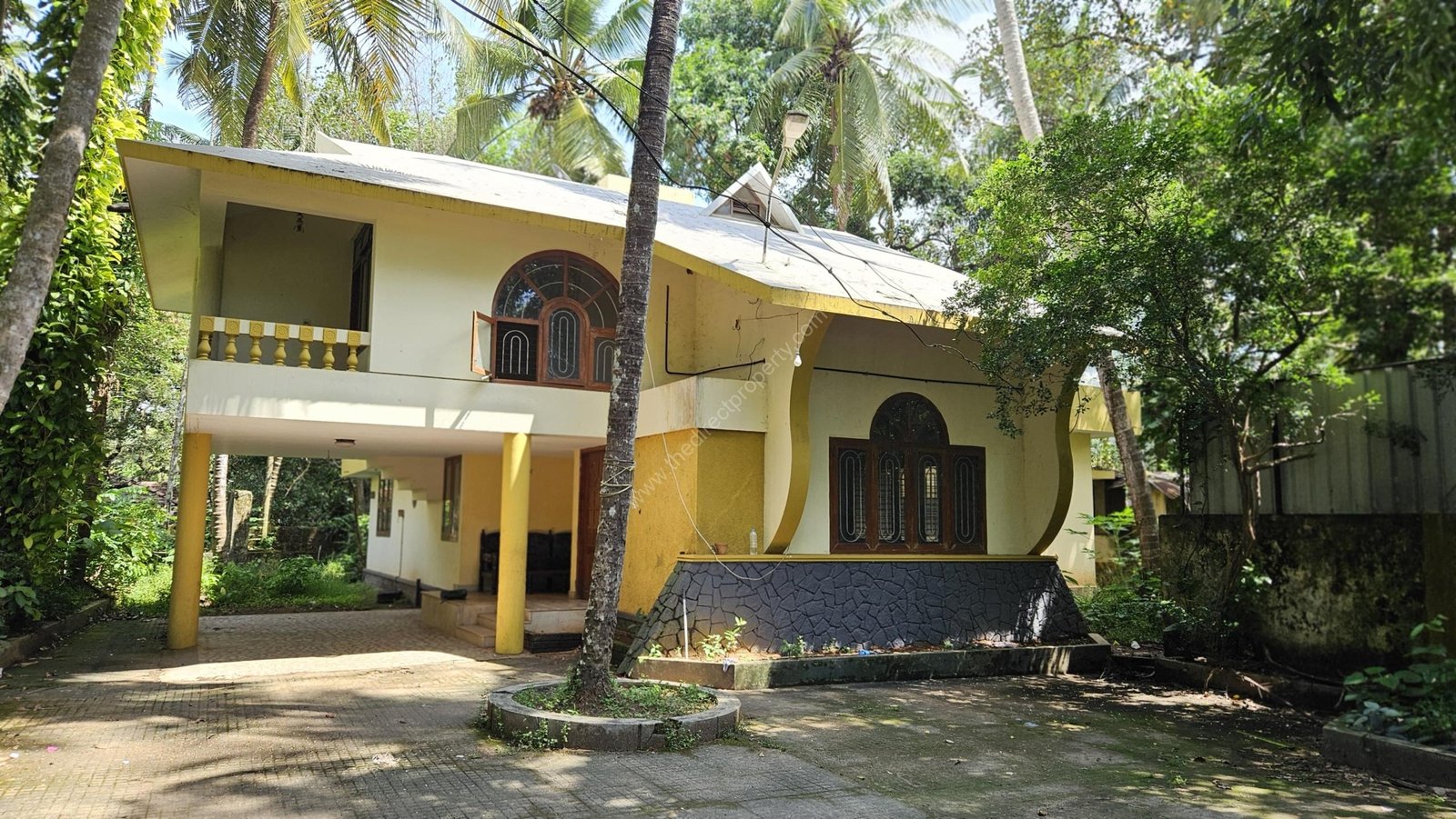 1000452178 House for sale in Mananchira