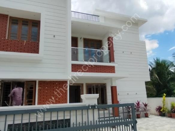 New House for sale in Mannuthy near Highway