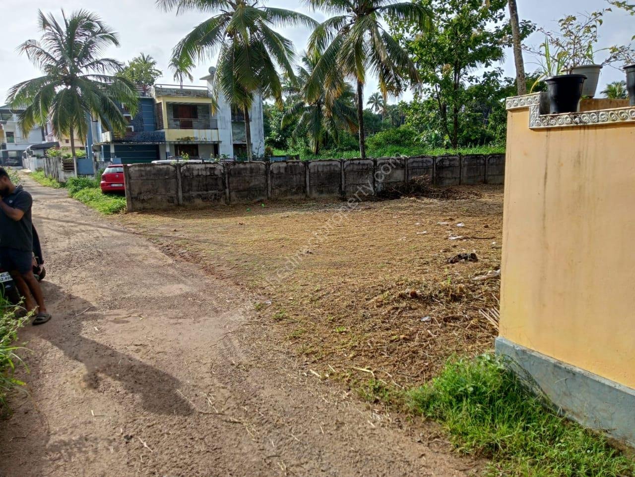 4 Land for sale in Ollur companypadi