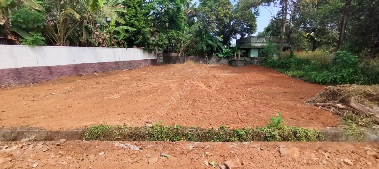 13 Land for sale in Ollur