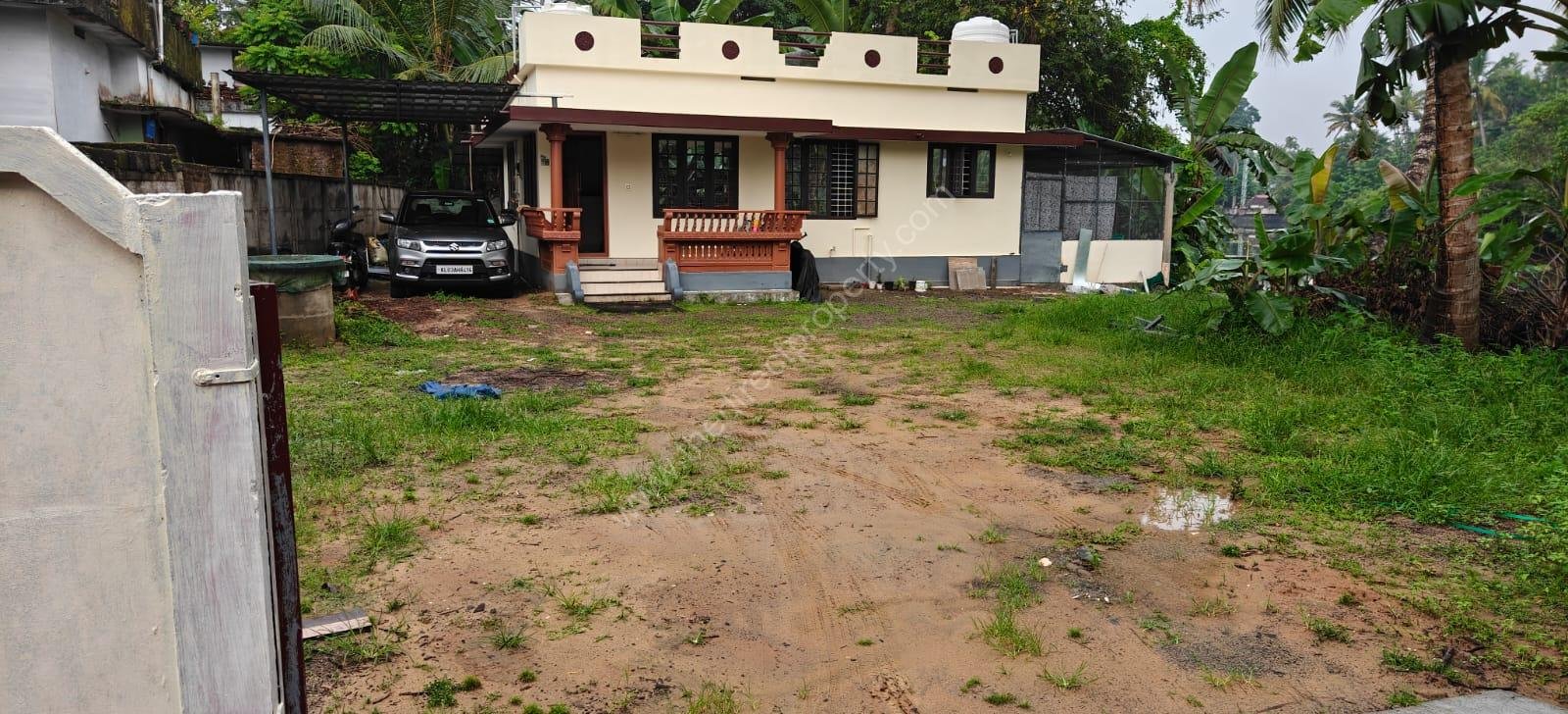 WhatsApp Image 2025-11-04 at 3.08.26 PM (5) River front house for sale
