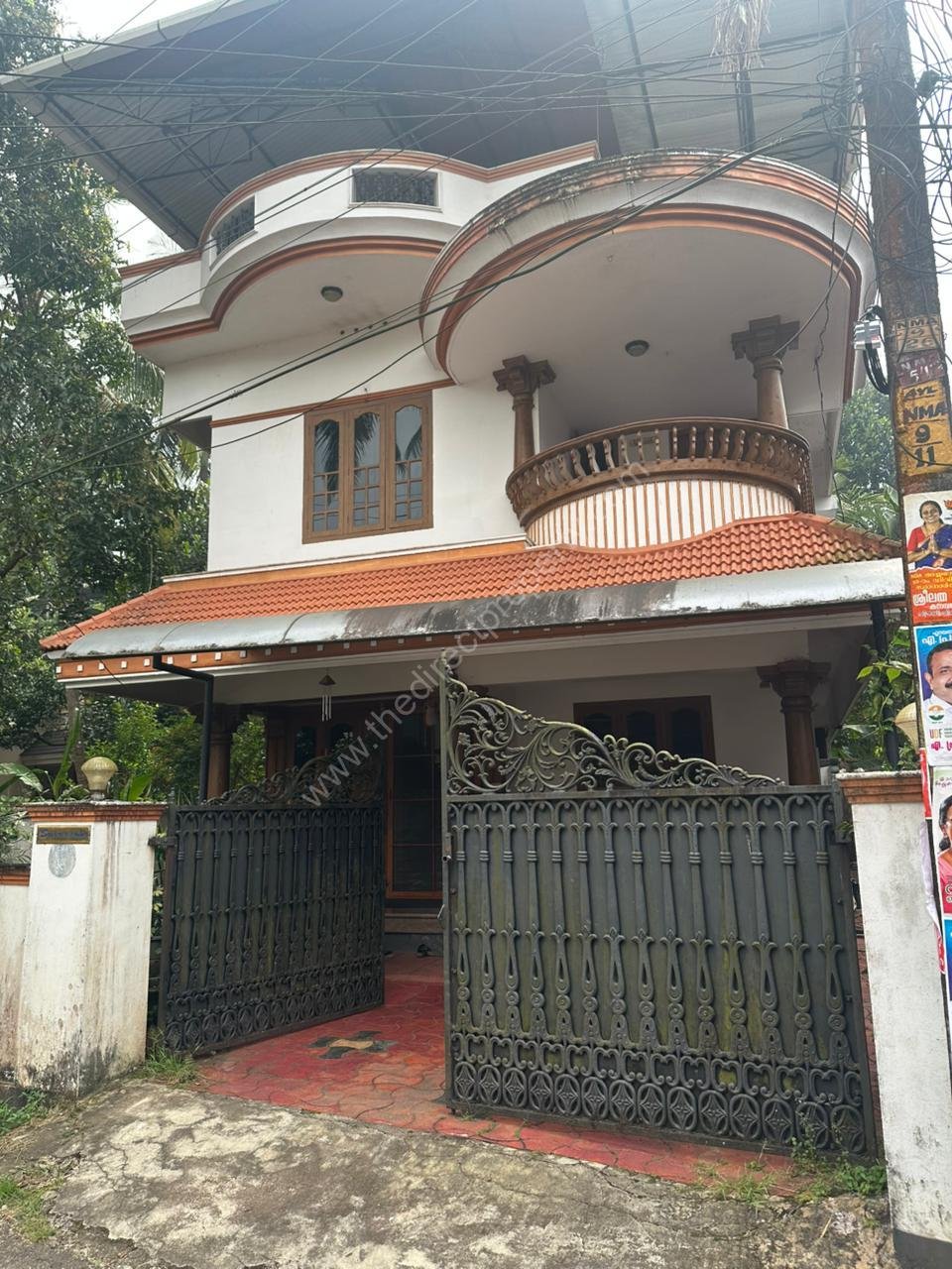 House for sale in Ayyanthole Thrissur