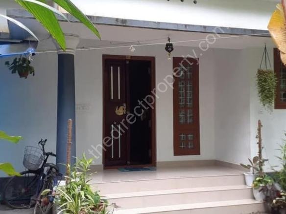 House for sale in Karuvatta