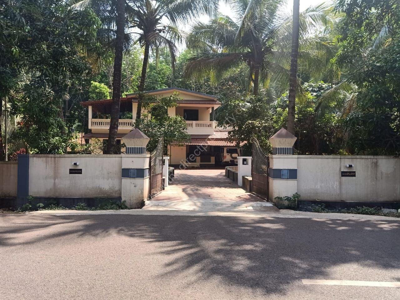 1 Land With House For Sale Pokkottumpadam