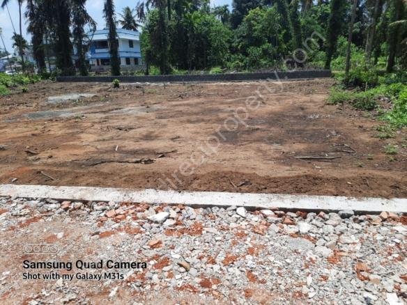 Plots for sale in Manjummel