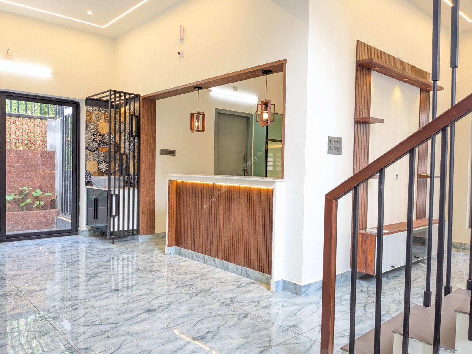 6f272a0f-e34a-4333-abf1-d9b2d5c35851-4