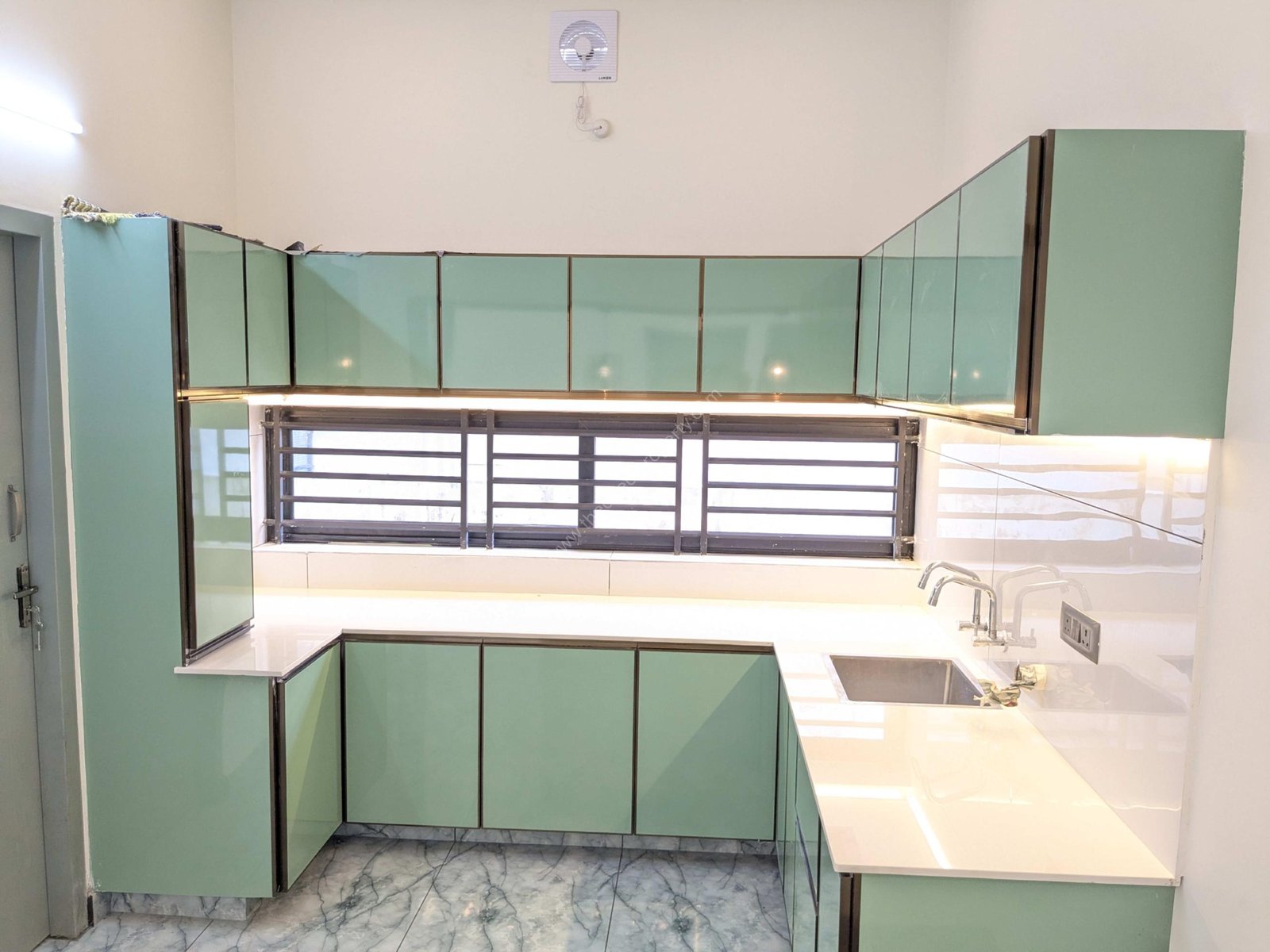 6f272a0f-e34a-4333-abf1-d9b2d5c35851-8