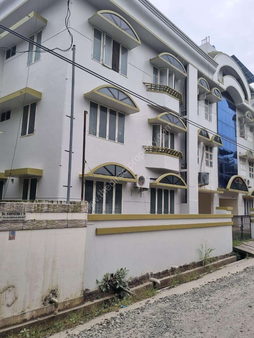 1000169946 Furnished Flat in Thrissur Town for Sale
