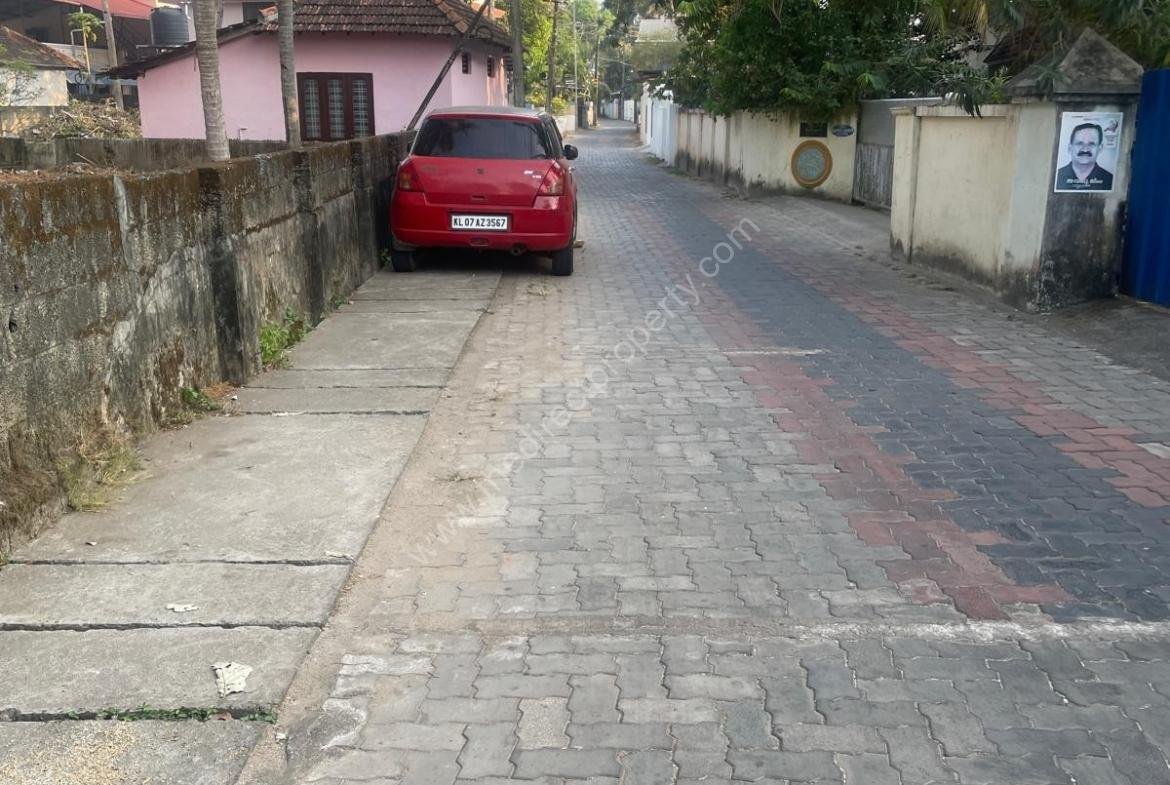 Land for sale in Kadappakada Town